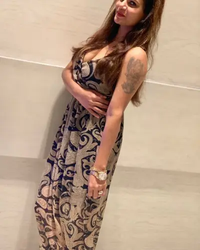 Dhaurahara Escort